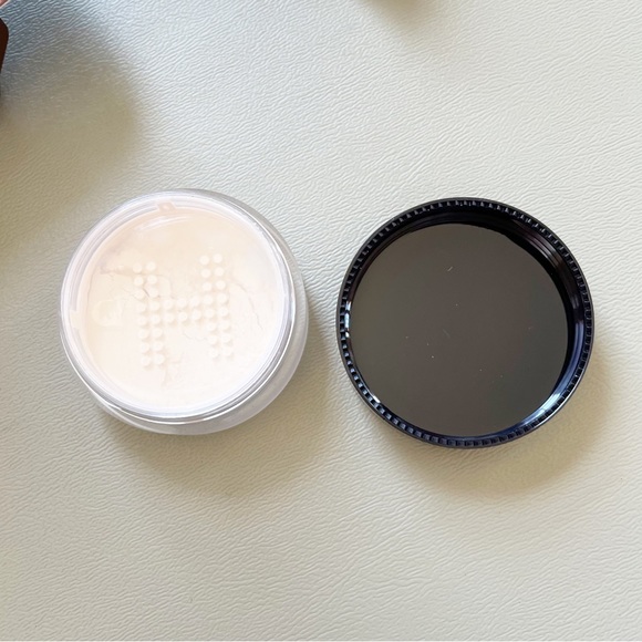 NEW HOURGLASS Veil Translucent Setting Powder Travel Sample Size .03 oz - Picture 4 of 4